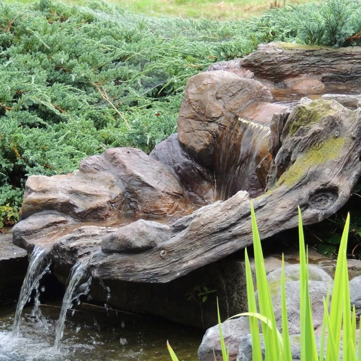Cascade Yang-Ze - Chute d'eau au style naturel pour bassins et étangs —  FOUDEBASSIN.COM